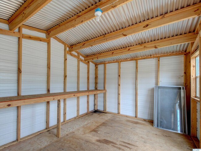 Building Photo - 609 Marguerite Dr NW