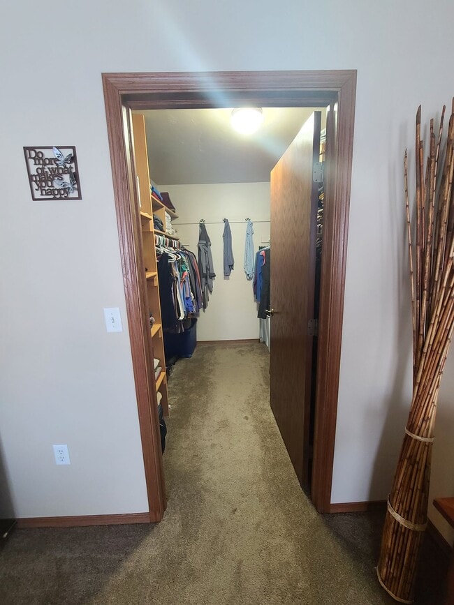 Building Photo - 1 Bed, 1 Bath 930 Sq Ft 2nd Floor