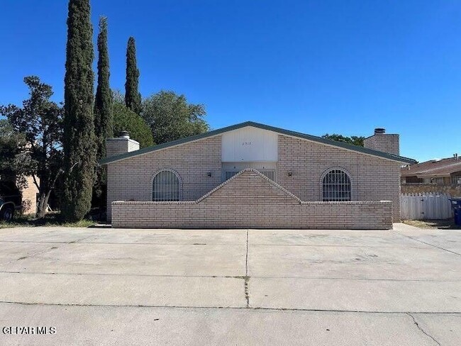 Primary Photo - 2918 E Glen Dr