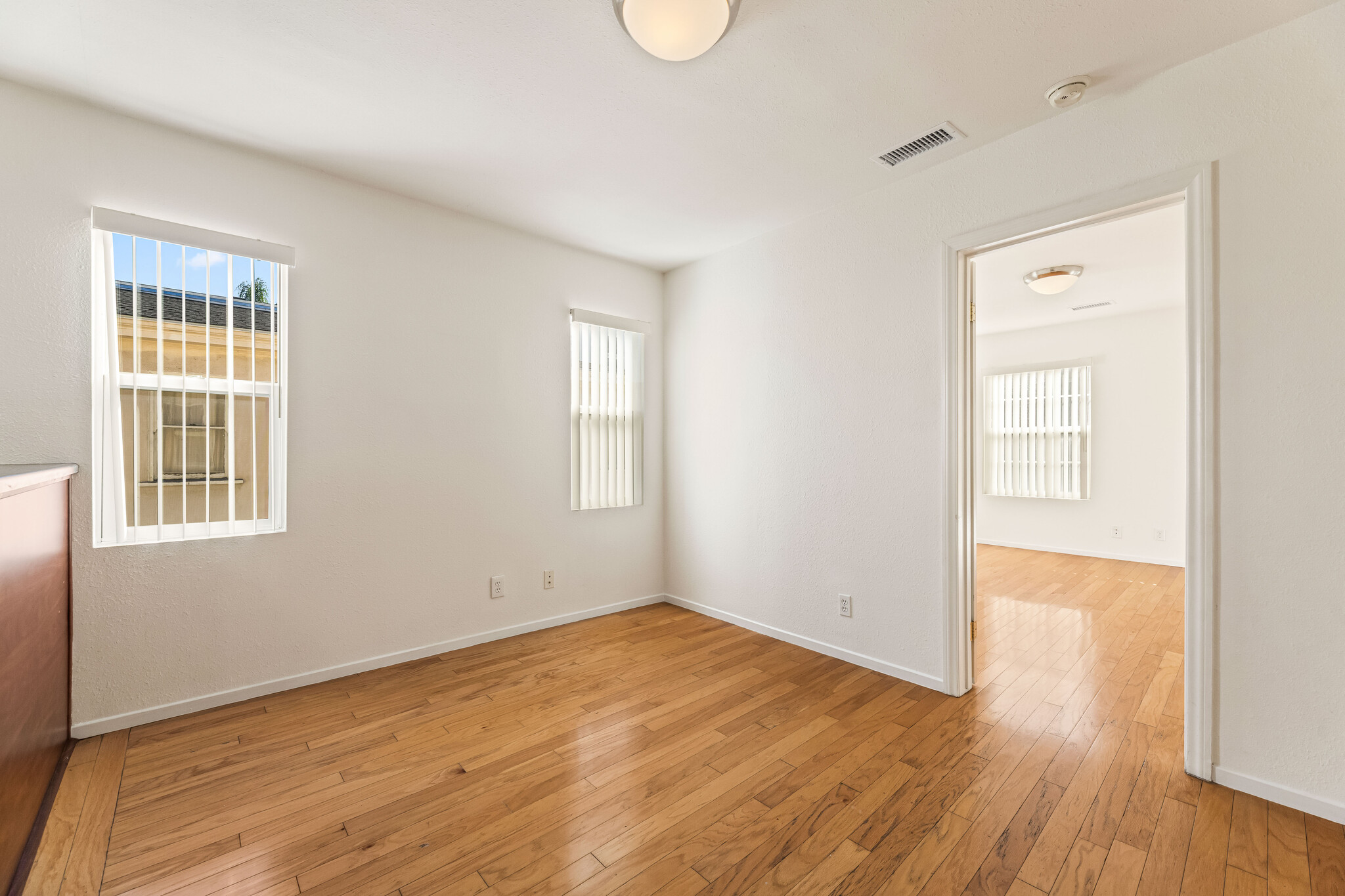 Building Photo - 3611 1/2 W 4th St