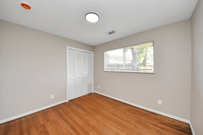 Building Photo - 7914 Marinette Dr