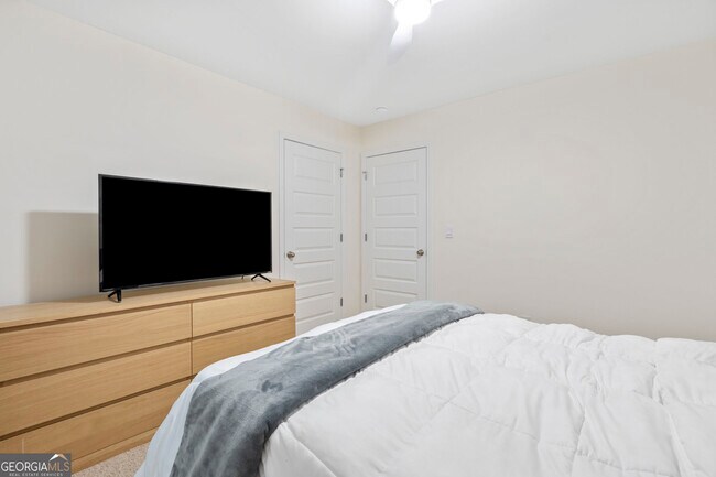Building Photo - 3645 Beaconfield Ct SE