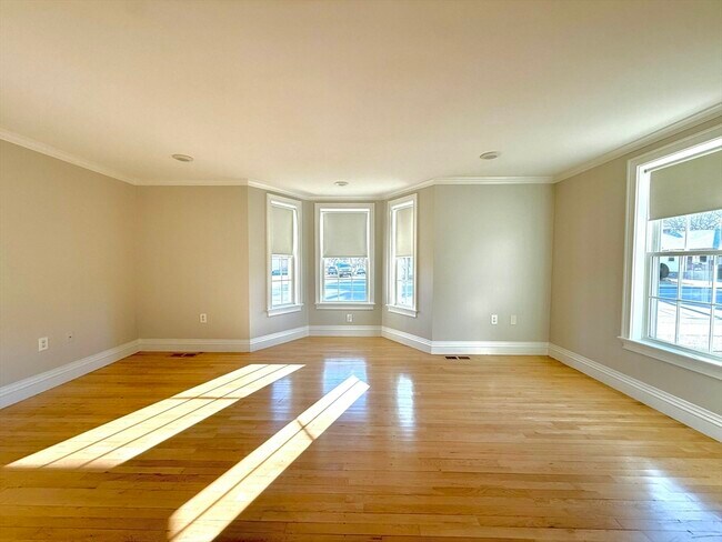 Building Photo - 284 Montvale Ave