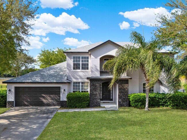 Building Photo - RENOVATED 5 BEDROOM FENCED IN, GOLF FRONTA...