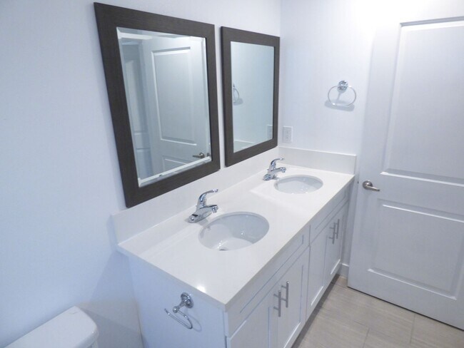 Building Photo - 1258 N Hobart Blvd