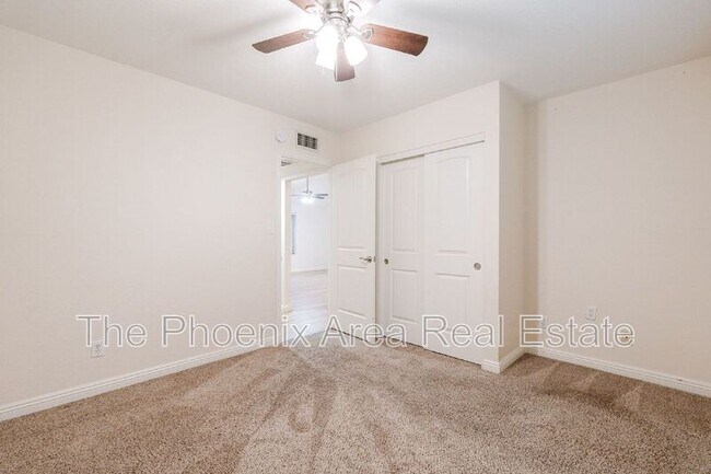 Building Photo - 3231 N Woodburne Dr