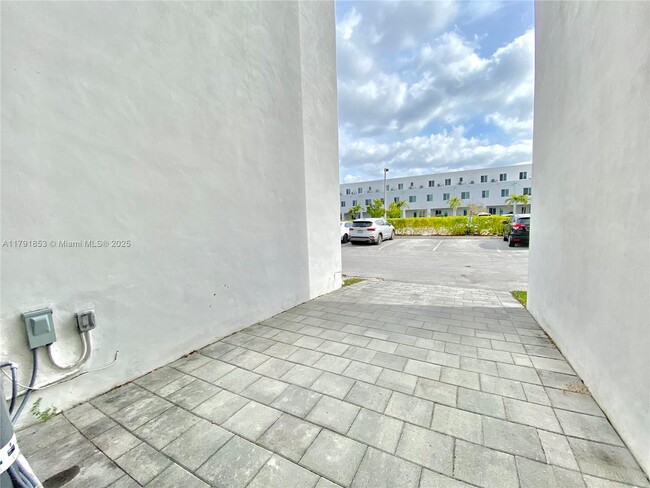 Building Photo - 6415 NW 102nd Path