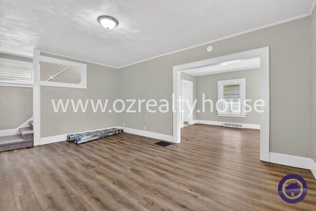Building Photo - 3725 Hoiles Ave