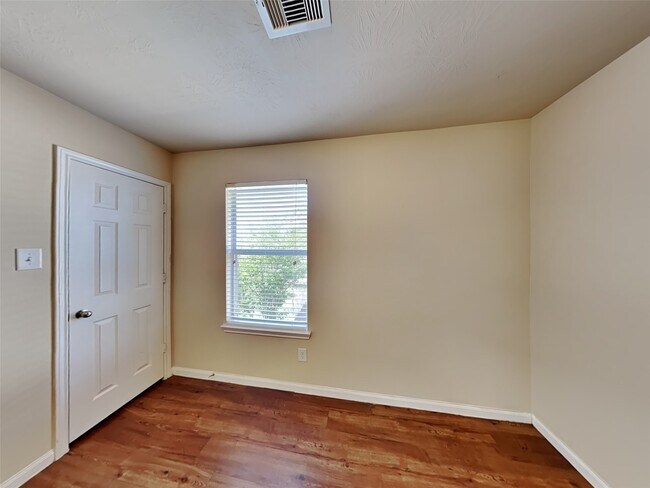 Building Photo - 5923 Stockholm Ct