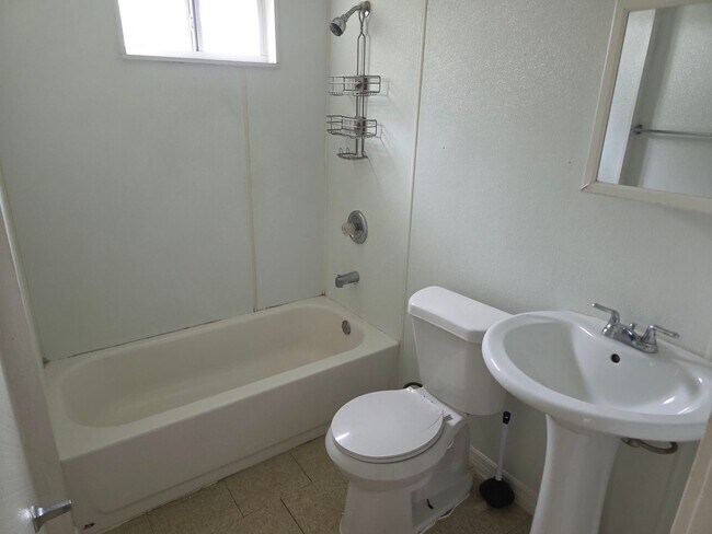 Building Photo - 1 Bed 1 Bath Near Downtown