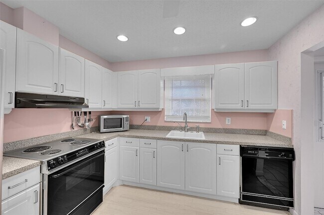 Building Photo - 724 Nantucket Cir