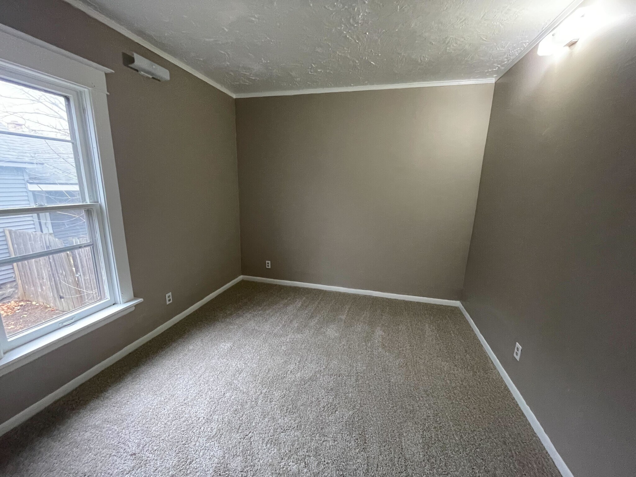 Building Photo - 239 Ann St NE