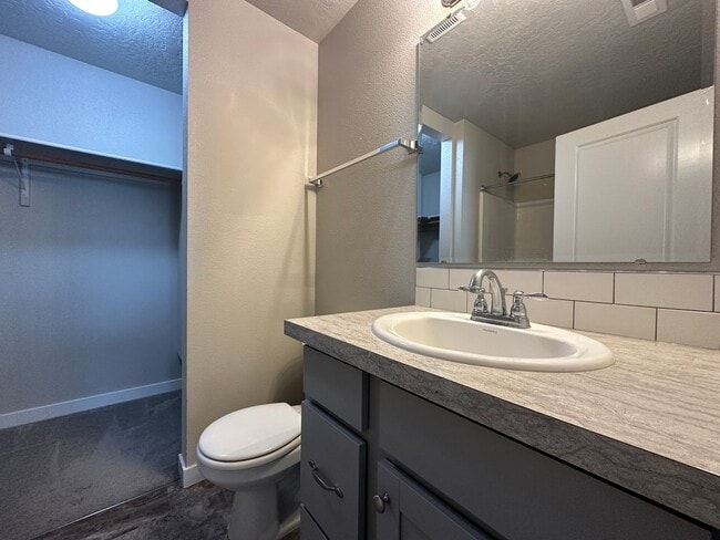 Building Photo - 3bed, 2bath, 1216sq.ft. 2-car garage home in Caldwell (Windsor Creek)