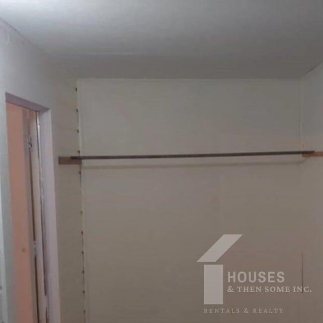 Building Photo - 120 Community Rd