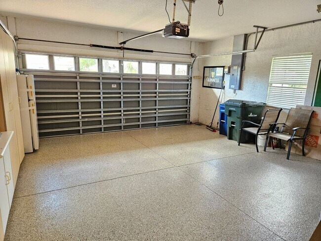 Building Photo - Seasonal Short-Term 2 Bedroom 2 Bathroom with a Bonus Room in the gated community of Venetia!