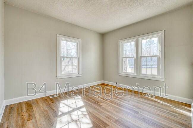 Building Photo - 555 W Peachtree St