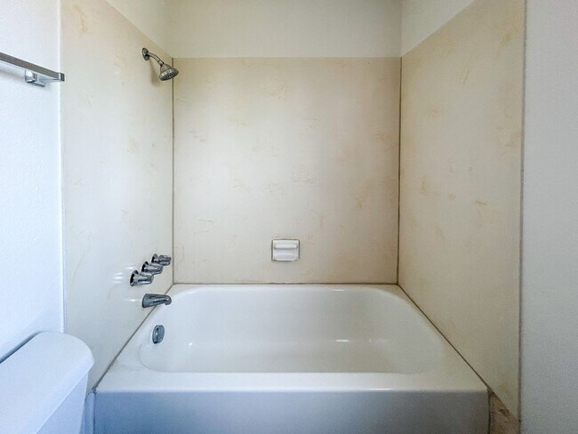 Building Photo - 1488 Warbler Dr SE