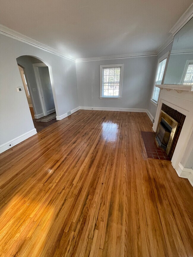 Building Photo - 611 Lincoln Pky