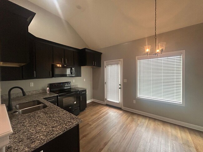 Building Photo - 401 Park St