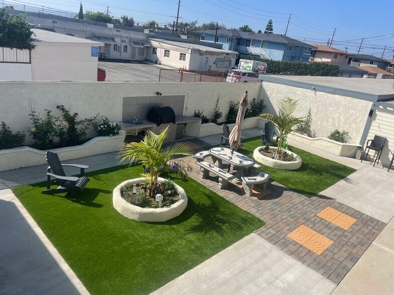 BBQ / Picnic Area - 15015 Gramercy Pl