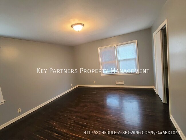 Building Photo - 1309 W 100th Terrace - Short term option!