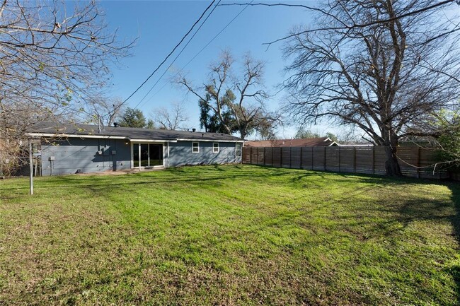 Building Photo - 1305 Glenwood Dr