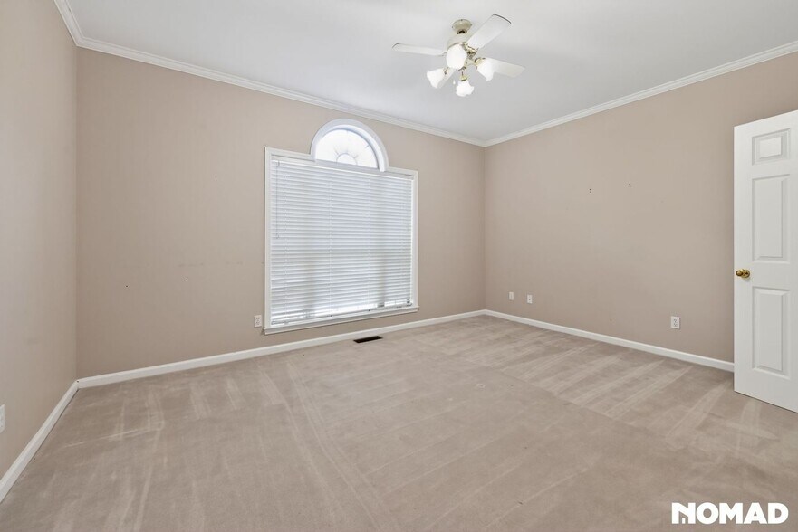 Building Photo - 1219 Loyola Dr