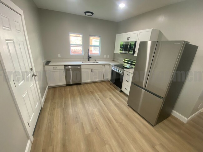 Building Photo - Newly Renovated Home Available NOW in Chat...