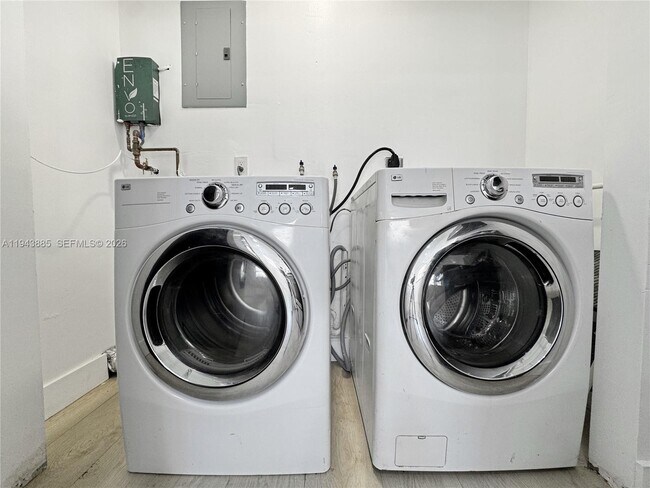 Building Photo - 631 N 68th Terrace