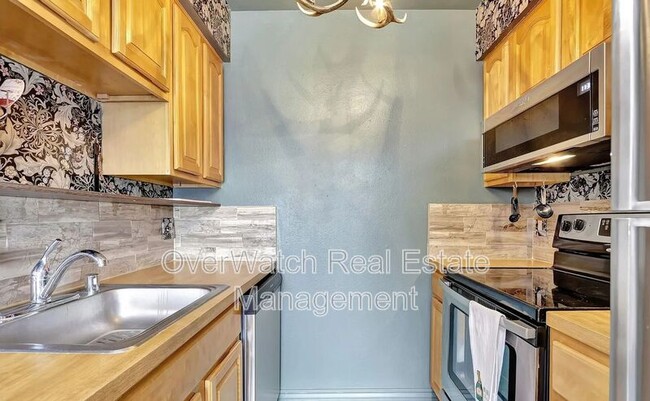 Building Photo - 3061 Lois Dr