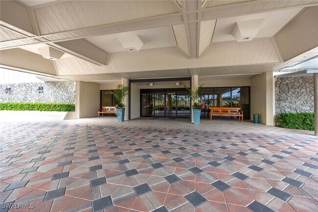 Building Photo - 520 S Collier Blvd