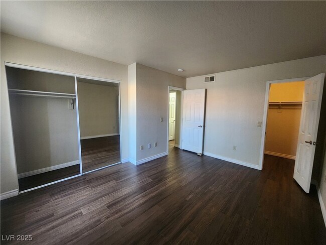 Building Photo - 2606 S Durango Dr