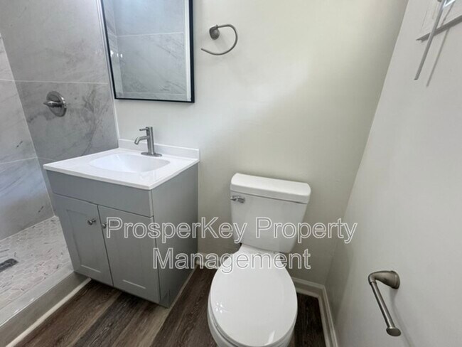 Building Photo - 5004 Kingston Dr