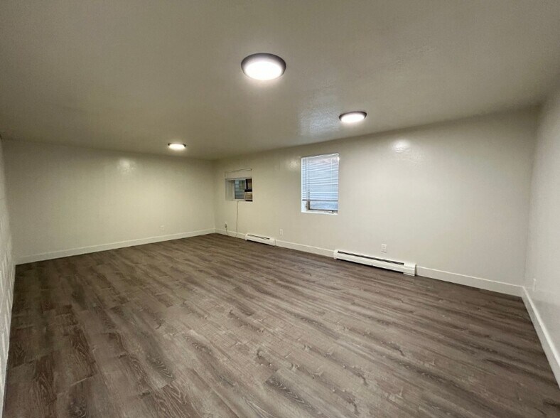 Building Photo - 1733 S Richards St