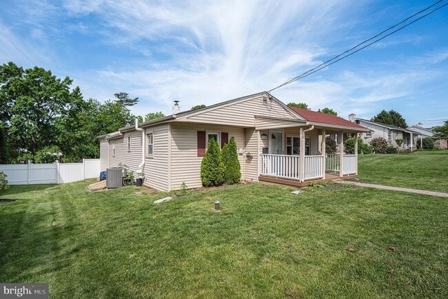 Building Photo - 235 Roberts Ave