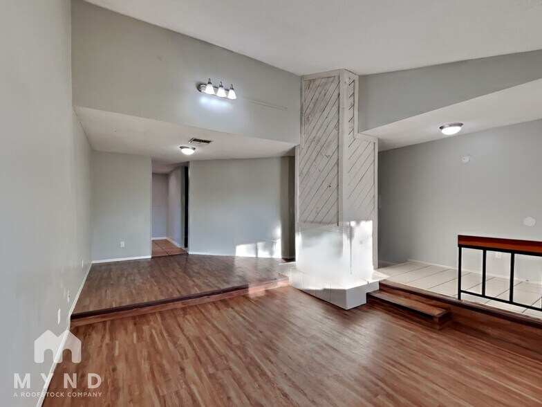 Building Photo - 1060 Huntington Ct