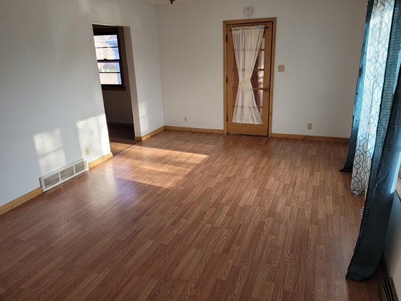 Building Photo - 2628 Iowa St