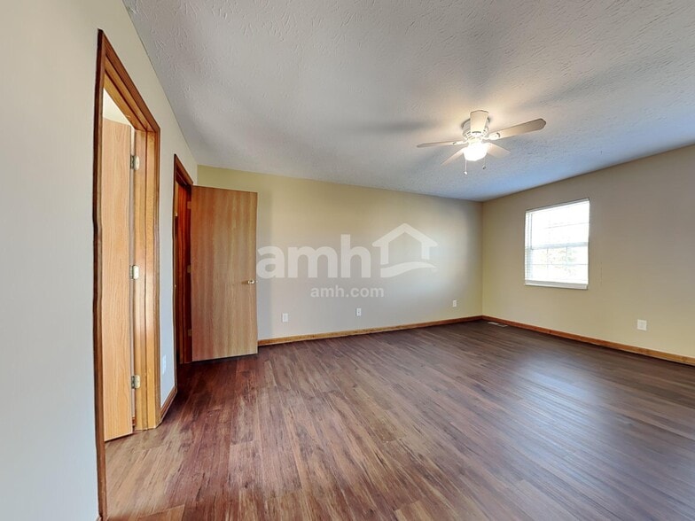 Building Photo - 7036 Maple Crest Ct