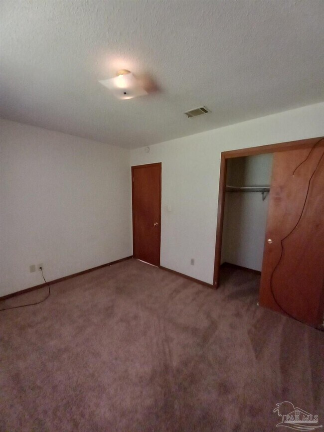 Building Photo - 802 Mills Ave