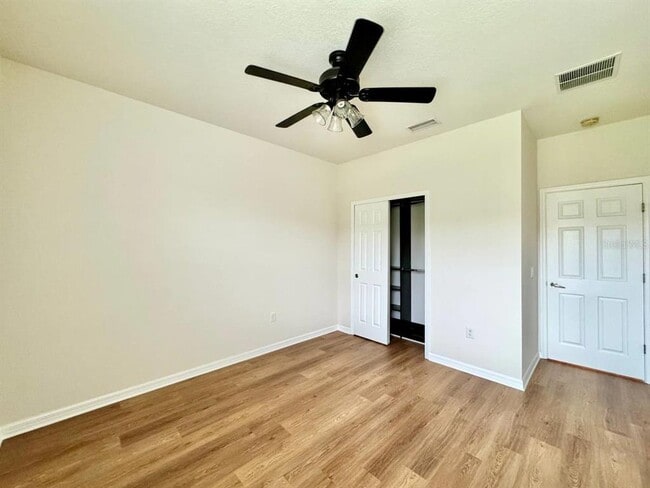 Building Photo - 9614 Oak Glade Ave