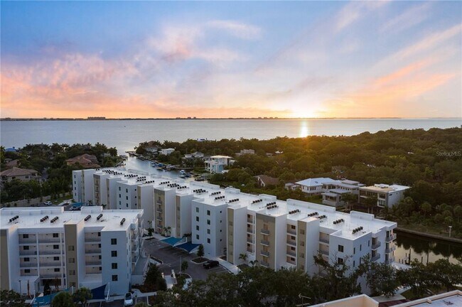 Building Photo - 1709 N Tamiami Trl