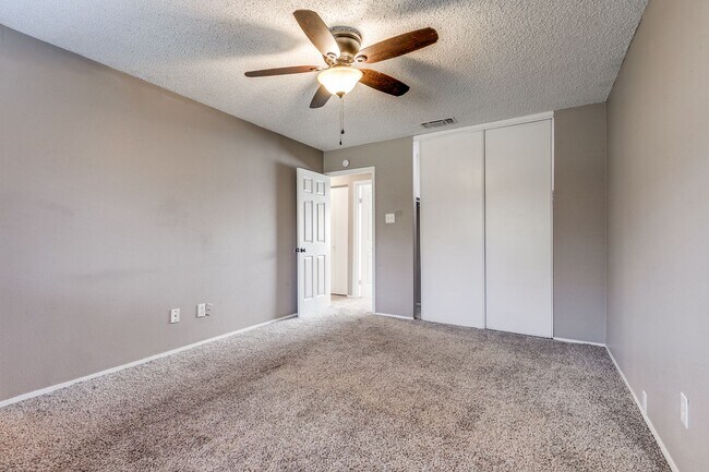 Building Photo - 3-BEDROOM HOME IN PIPERS MEADOW