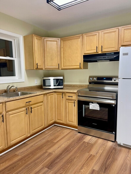 Building Photo - 919 Gray St