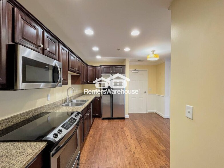 Building Photo - 500 Judah Way