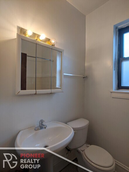 Building Photo - 4857 N Damen Ave