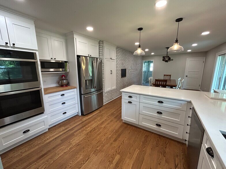 Kitchen - 1001 Eddy Ct