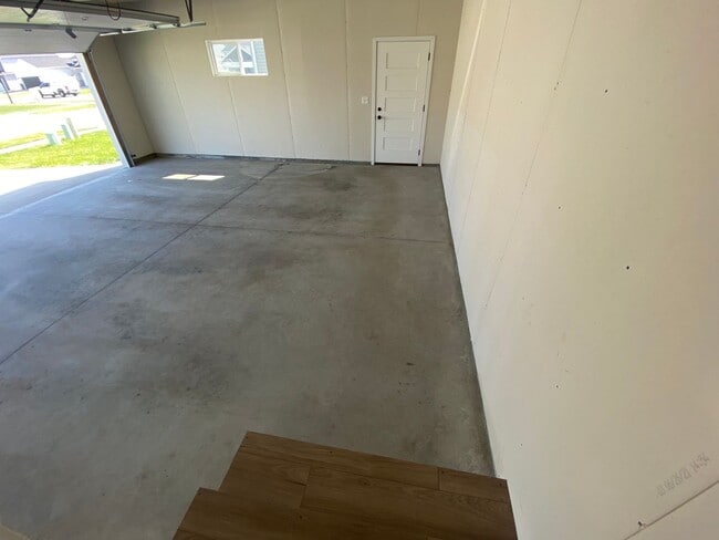 Building Photo - 3 bed, 2.5 bath South Fargo Home For Rent!