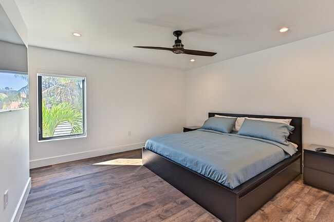 Building Photo - 1955 NE 4th St