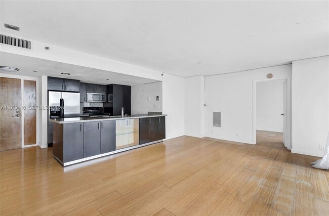 Building Photo - 7601 E Treasure Dr