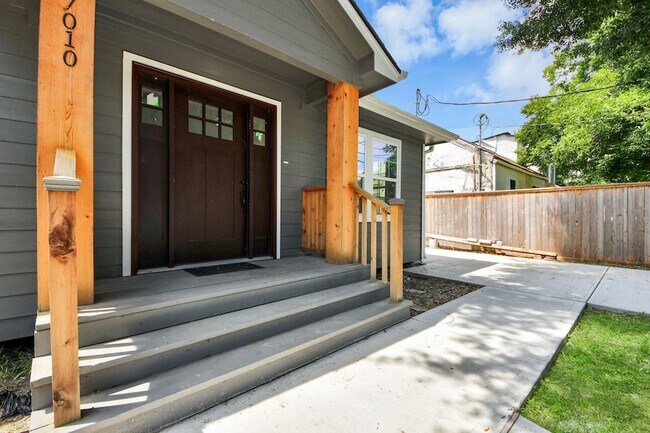 Building Photo - 7010 Kernel St